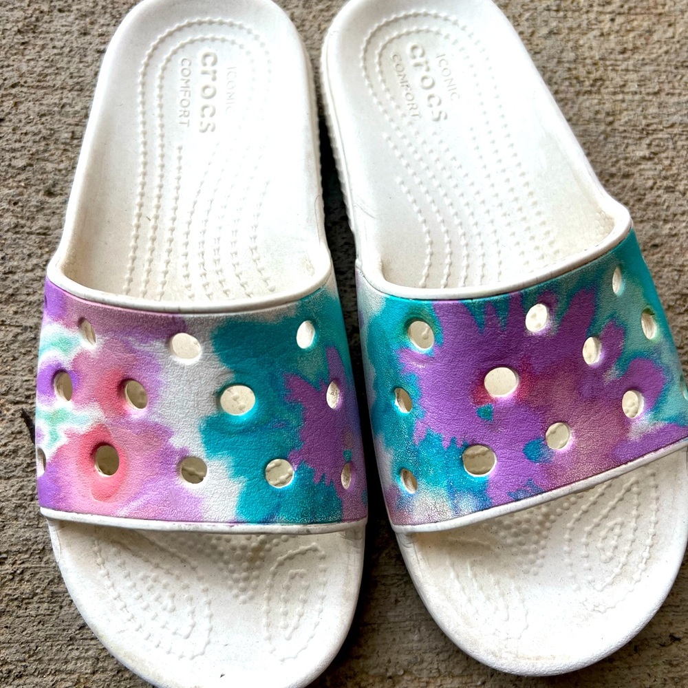 Iconic Crocs slip ins size 2